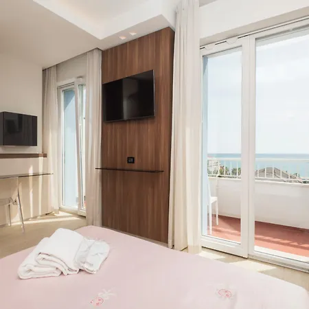 Hotel Mondial-3